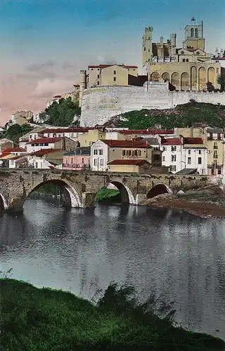 Beziers (Hérault) Le vieux pont et le quartier St-Nazaire ngl D8302