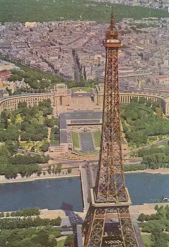 Paris La Tour Eiffel et le Palais de Chaillot ngl D8257
