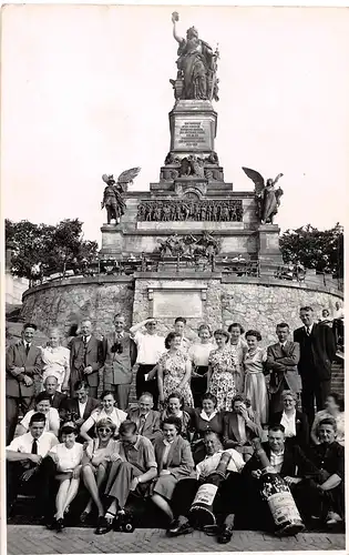 Gruß vom Niederwald-Denkmal Gruppenaufnahme ngl 156.145