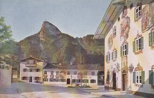 Oberammergau Hauptstrasse, bemalte Häuser mit Kofel ngl D9528