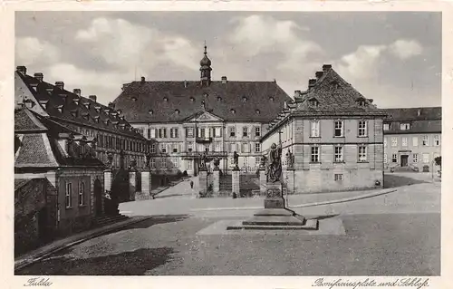 Fulda - Bonifaciusplatz und Schloss ngl 155.497