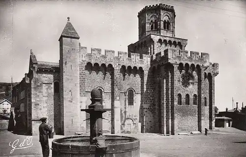 Auvergne, Eglise fortifiée de ROAYT ngl D9900