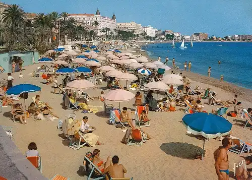 La Côte d'Azur, Cannes, La Plage ngl D9917