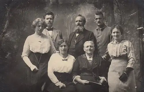 1.WK Ein Familien-Foto ngl E1156