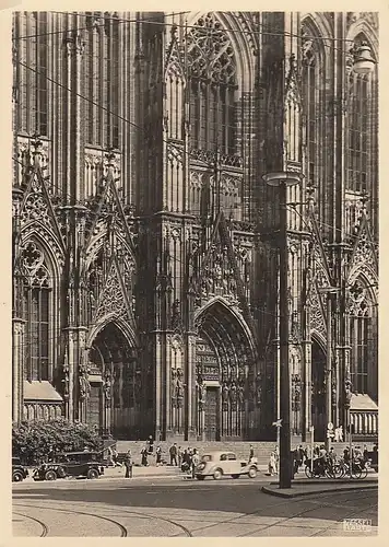 Köln Dom Westseite ngl E0097