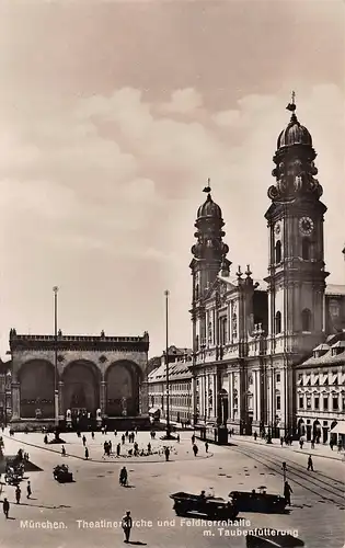 München Theatinerkirche und Feldherrnhalle mit Taubenfütterung ngl 163.069