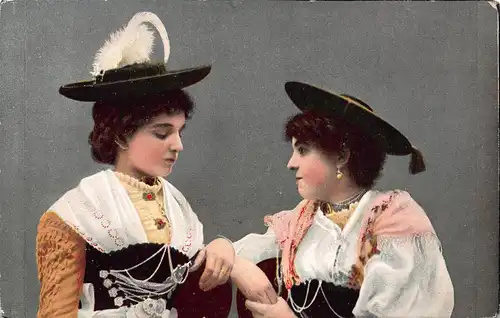 Frauen in Tracht ngl 161.283