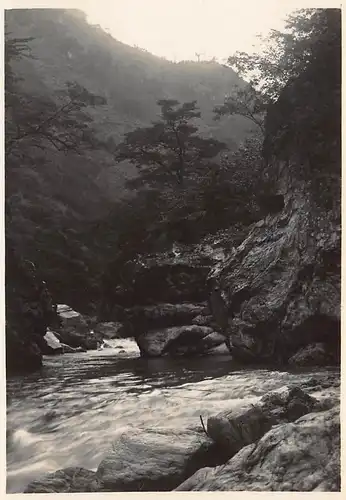 Japan Okuchi-chibu Gebirge - Tal mit Fluss 160.097