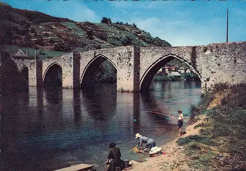 Entraygues-sur-Truyere (Aveyron) Le vieux Pont ngl D9909