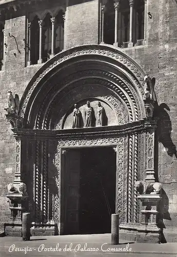 Perugia, Portale del Palazzo Comunale ngl E0690