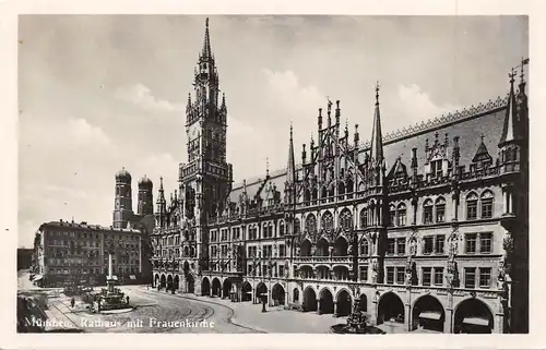 München Rathaus mit Frauenkirche ngl 162.944