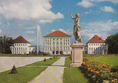 München, Schloss Nymphenburg, von der Gartenseite mit Fontäne ngl E2562