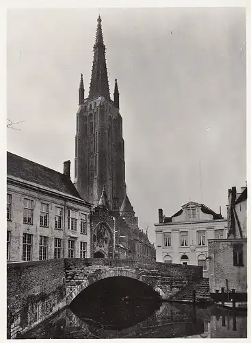 Brügge / Bruges (?) - Dyver en O.L.Vroutoren ngl E1981