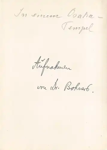 Japan Osaka Tempel mit altem Mann 160.036