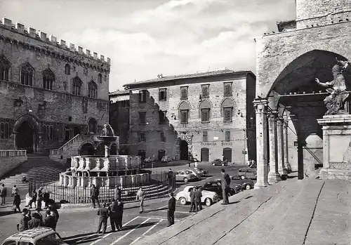 Perugia Fontana Maggiore, Statua di Giulio III gl1961 E0652