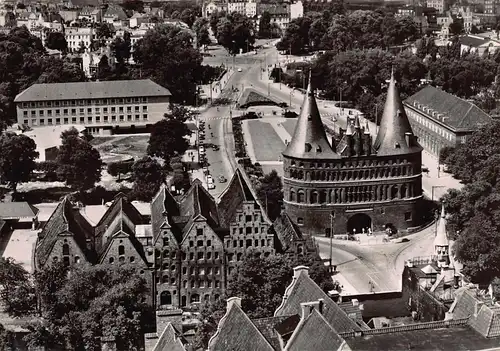 Lübeck Blick von St. Petri auf das Holstentor und Salzspeicher gl1960 160.735