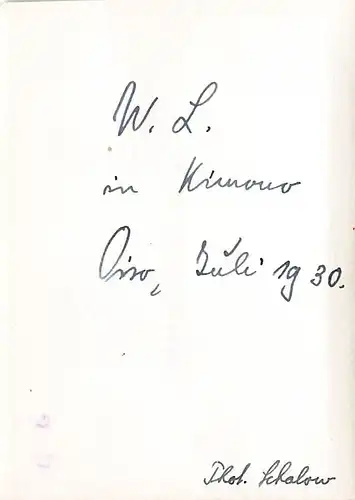 Japan Ōiso - Mann vor japanischem Teehaus 160.128