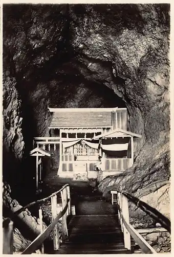 Japan Euoshima - Kwannon-Tempel der Schönheitsgöttin in Brandungshöhle 160.107