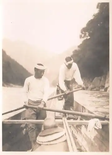 Japan Fluss Tenryugawa mit Bootsverkehr und Bootsmann 160.116