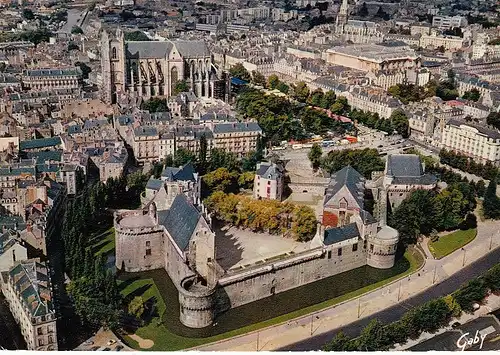 Nantes (Loire-Atlantique) Le Château des Ducs de Bretagne, la Cathédrale gl1966 E2466