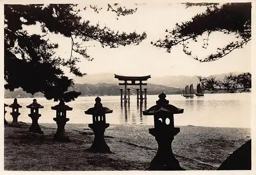 Japan Miyajima Blick auf's Wasser mit Booten 160.034