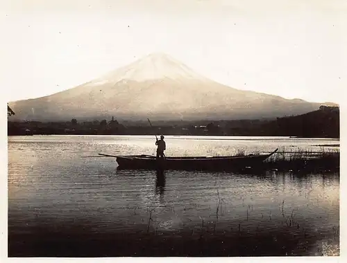 Japan See Shoji mit Schiffer und Blick auf Vulkan Fuji 160.085