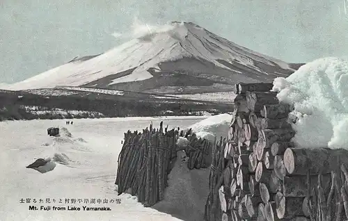 Japan Verschneiter Fuji vom zugefrorenen See Yamanaka aus gesehen ngl 160.170