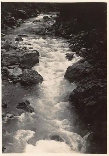 Japan Okuchi-chibu Gebirge Fluss mit Ufer 160.096