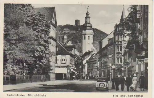 Durlach (Karlsruhe) Pfinztal-Straße mit Stadtkirche und Turmberg gl1951 225.858