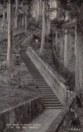 JapanToshogu - Treppe zu Okumiya ngl 160.247