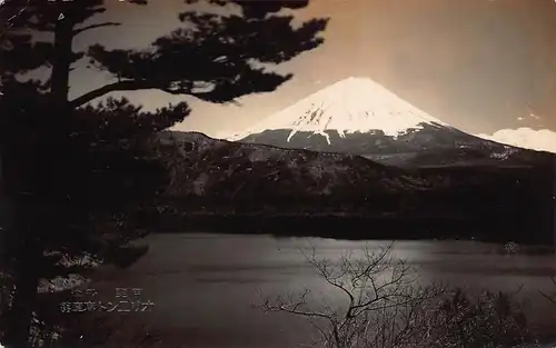 Japan See Nishi mit Blick auf verschneiten Vulkan Fuji gl1918 160.336