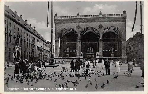 München Taubenfütterung an der Feldherrnhalle gl1936 163.834