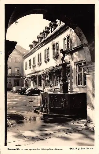 Koblenz am Rhein Am spuckenden Schängelchen-Brunnen gl1952 161.613