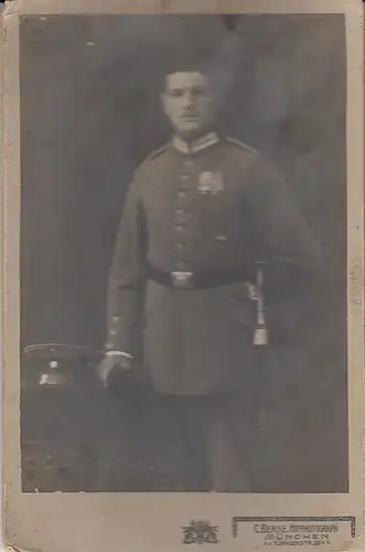 Soldaten-Portrait, alte Fotokarte 16,5 x 10,8 cm ngl E4436