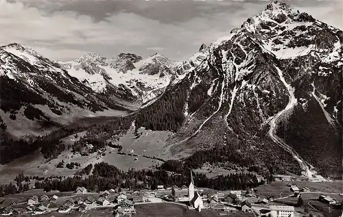 Mittelberg im KLeinwalsertal mit Hochgehren Schüsser und anderen gl1962 162.741