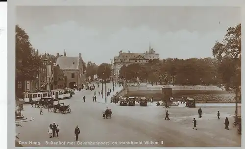 Den Haag , Buitenhof met Gevangenpoort en standbeeld Willem II ngl E1960