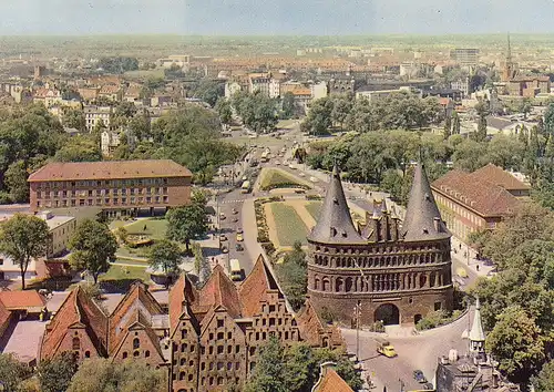 Lübeck Blick vom Aussichtsturm St.Petri auf das Holstentor gl1901 E2565