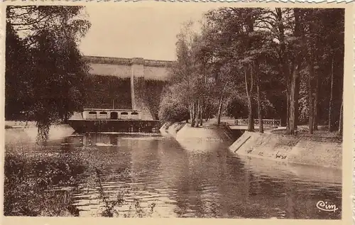 Environs de Semur (C.-d'Or), La Digue et la Promenade du Lac de Pont ngl E5783