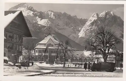 Garmisch, Marktplatz gegen Zugspitzgruppe ngl E6874