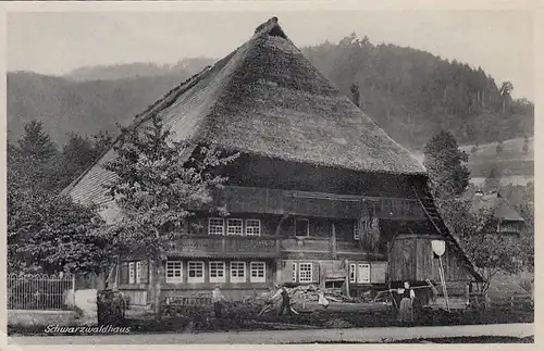 Landarbeit vorm Schwarzwaldhaus gl1941 E7744