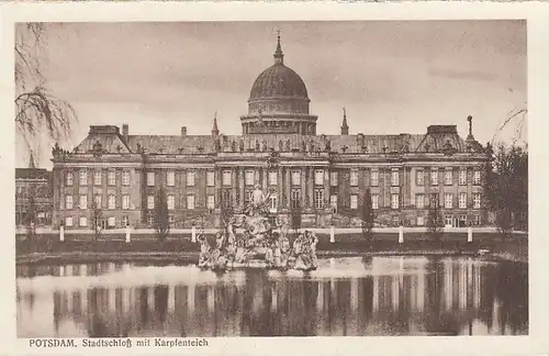 Potsdam. Stadtschloss mit Karpfenteich ngl E7454