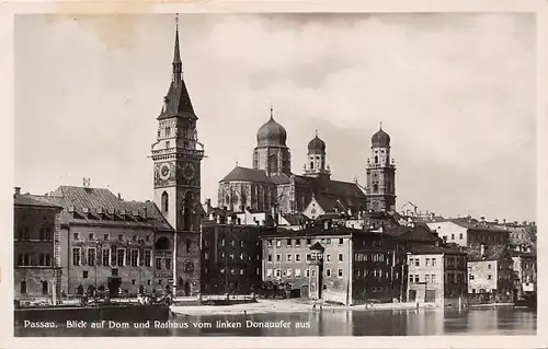 Passau - Blick auf Dom und Rathaus vom linken Donauufer aus gl1933 167.044