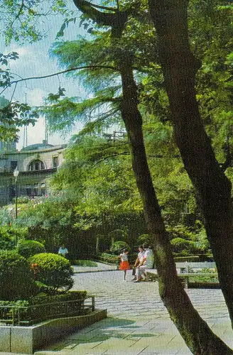 China, Garden at the junction of crossroads ngl E4789