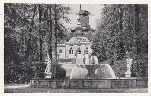 Potsdam-Sanssouci, Glockenfontaine mit histor.Mühlr feldpgl1944 E8301