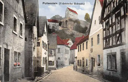 Pottenstein - Gasse mit Blick zur Burg ngl 166.755