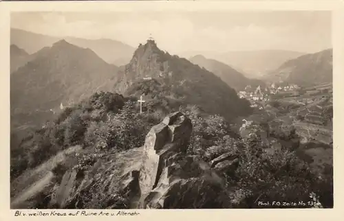 Blick vom weißen Kreuz auf Ruine Are und Altenahr gl1950 E6277