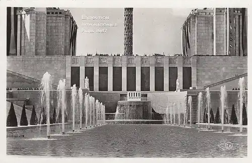 Paris. Les Bassins et Fontaines du Trocadero ngl F1697