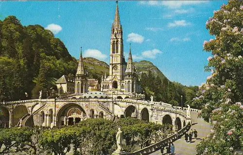 Lourdes (Haut-Pyrenées). La Basilique ngl E5786
