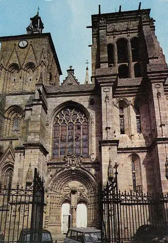 Guingamp (C.-du-N.) Facade de la Basilique ngl E6142