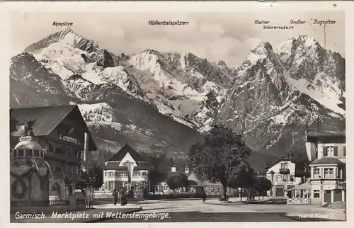 Garmisch, Marktplatz mit Wettersteingebirge glum 1930? F2644